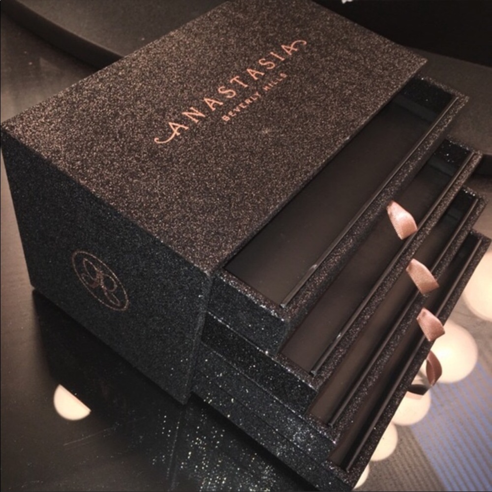 Anastasia Beverly Hills vault box